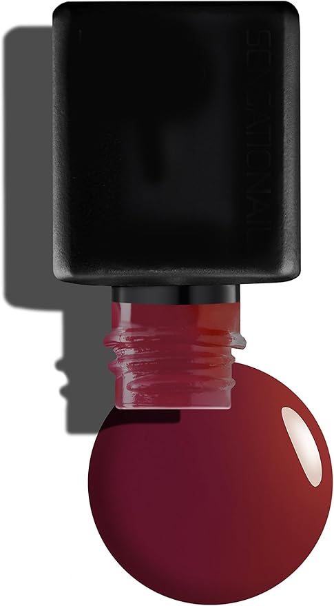 Frasco de esmalte de gel con gota color rojo para uñas semipermanentes brillantes
